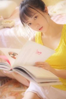 我和年轻的女教师观看
